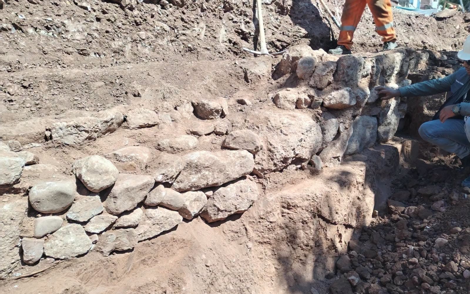 Descubren antiguo camino inca bajo la avenida de la Cultura durante obras de drenaje en Cusco
